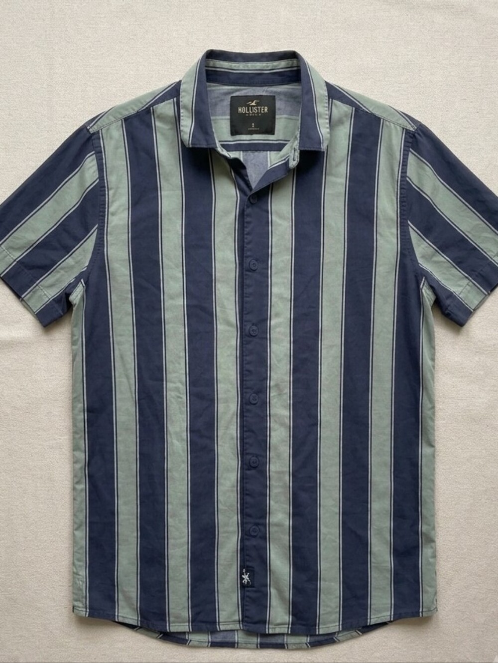Hollister Short-Sleeve Vertical Stripe Shirt in Navy & Sage